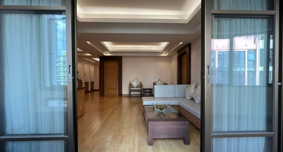 For rent 3 bedrooms condo in Watthana, Bangkok
