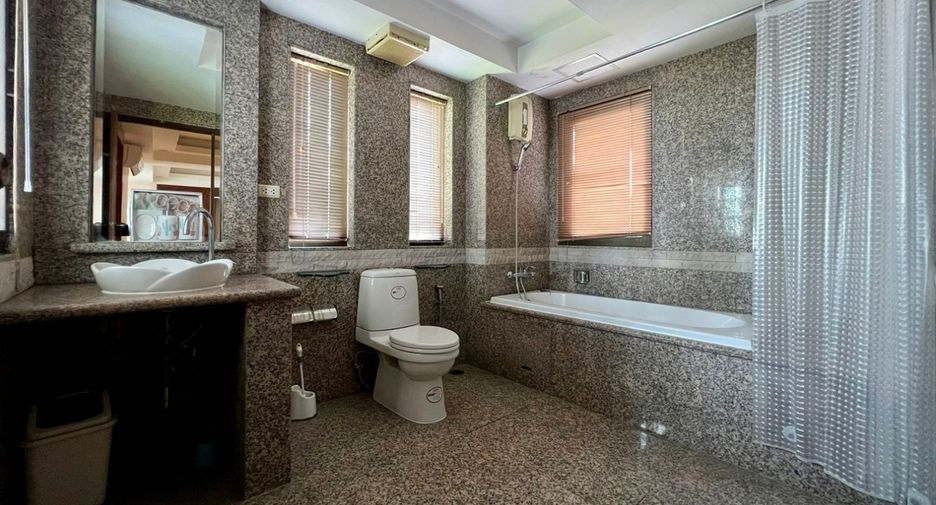 For rent 3 bedrooms condo in Watthana, Bangkok