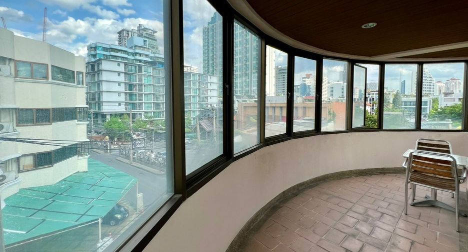 For rent 3 bedrooms condo in Watthana, Bangkok