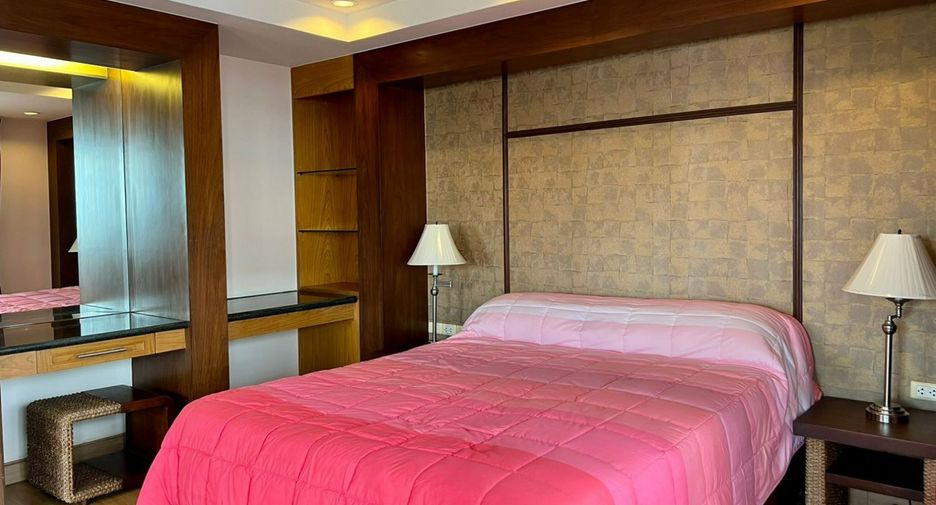 For rent 3 bedrooms condo in Watthana, Bangkok