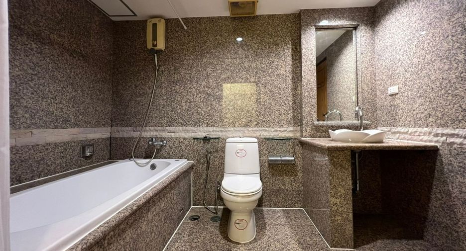 For rent 3 bedrooms condo in Watthana, Bangkok