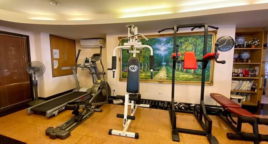 For rent 3 bedrooms condo in Watthana, Bangkok