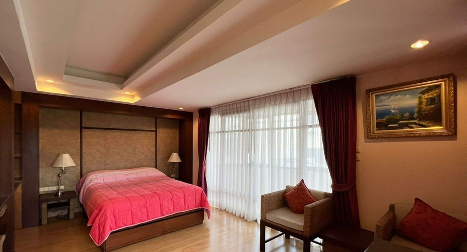 For rent 3 bedrooms condo in Watthana, Bangkok