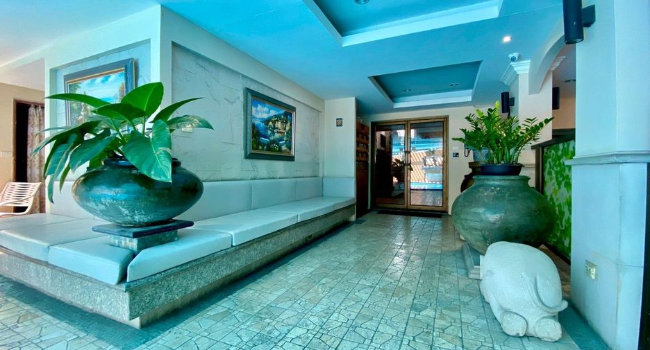 For rent 3 bedrooms condo in Watthana, Bangkok