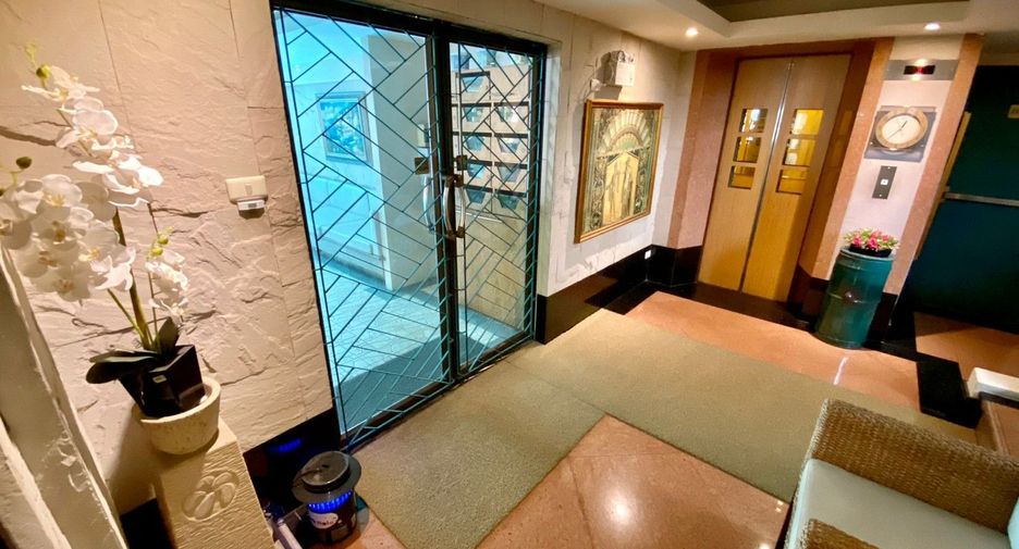 For rent 3 bedrooms condo in Watthana, Bangkok