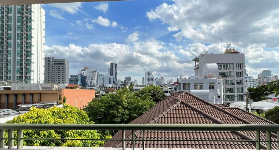 For rent 3 bedrooms condo in Watthana, Bangkok