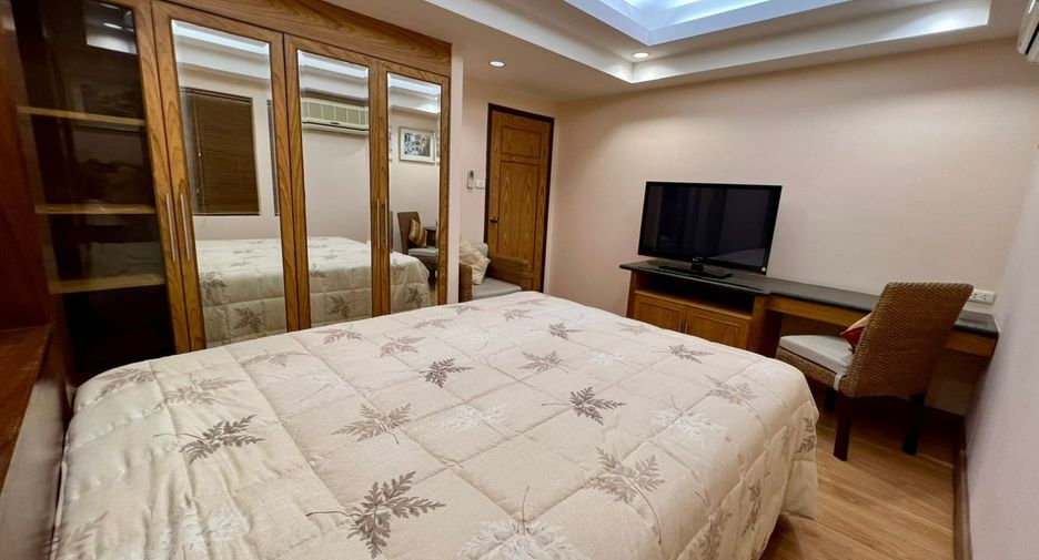 For rent 3 bedrooms condo in Watthana, Bangkok
