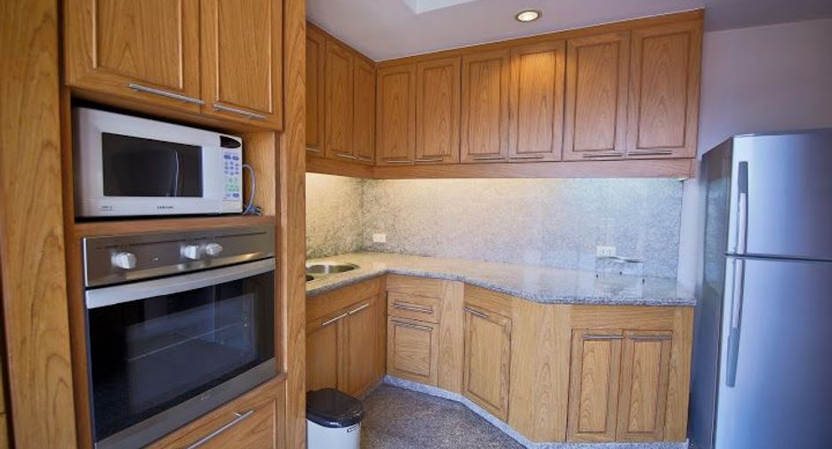 For rent 3 bedrooms condo in Watthana, Bangkok