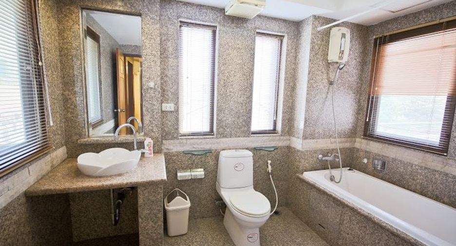 For rent 3 bedrooms condo in Watthana, Bangkok