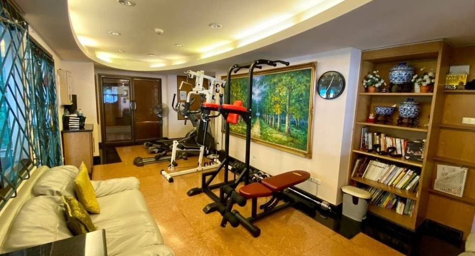 For rent 3 bedrooms condo in Watthana, Bangkok