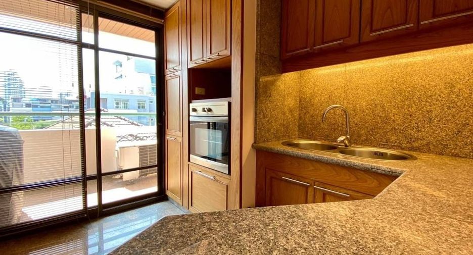 For rent 3 bedrooms condo in Watthana, Bangkok