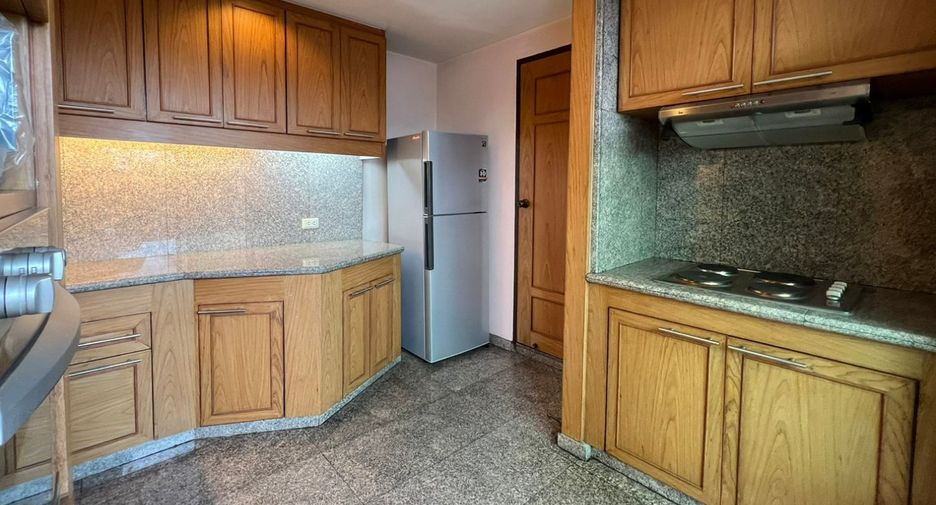 For rent 3 bedrooms condo in Watthana, Bangkok