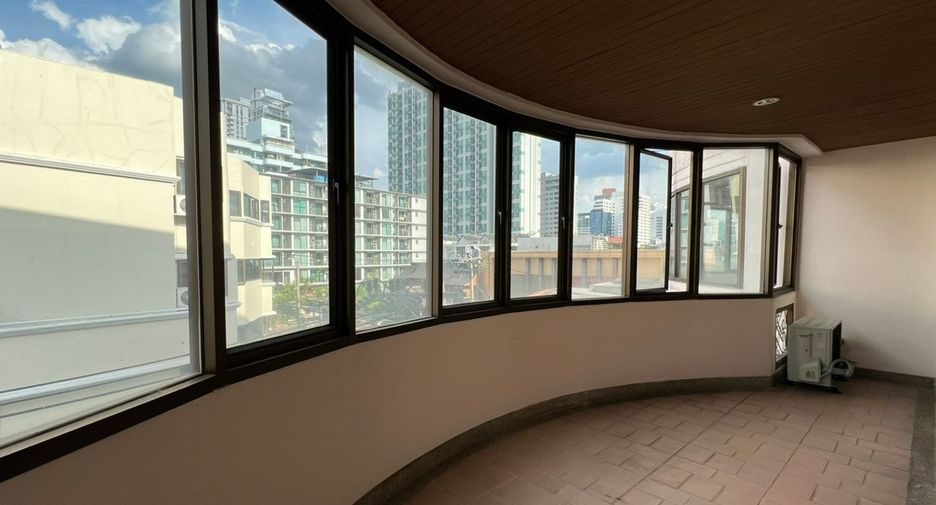 For rent 3 bedrooms condo in Watthana, Bangkok