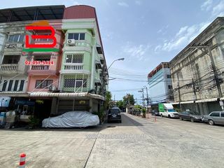 For sale 3 bedrooms retail Space in Sai Mai, Bangkok