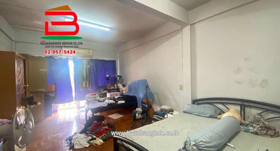 For sale 3 bedrooms retail Space in Sai Mai, Bangkok