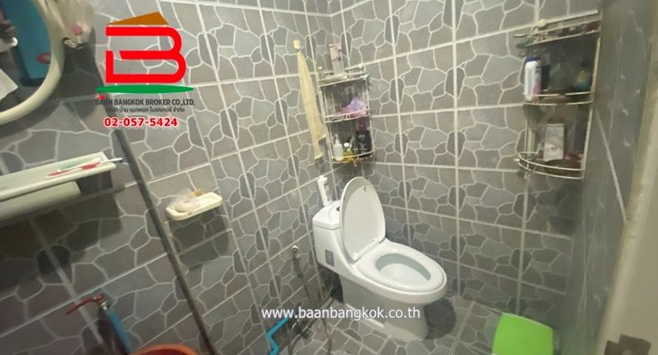 For sale 3 bedrooms retail Space in Sai Mai, Bangkok