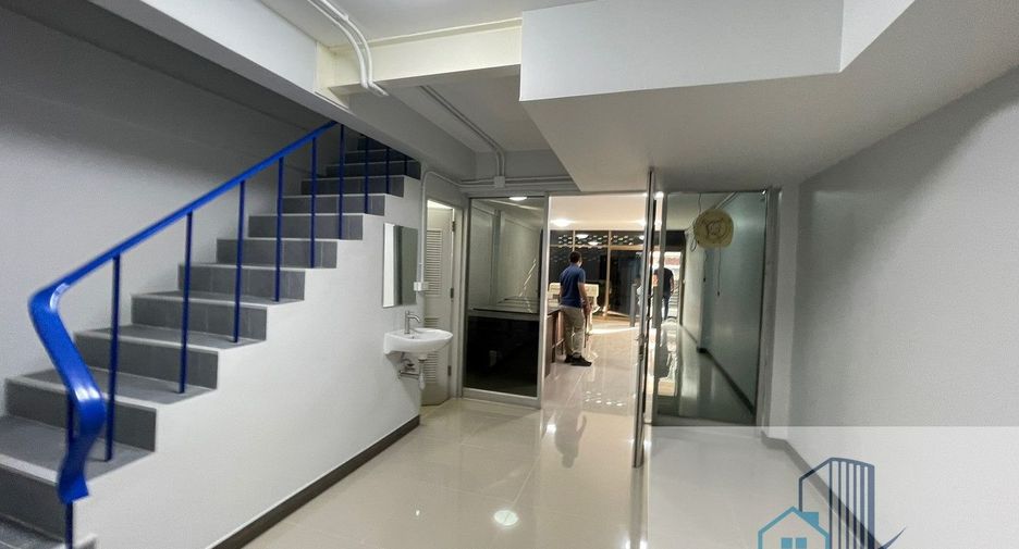For sale 4 bedrooms retail Space in Suan Luang, Bangkok