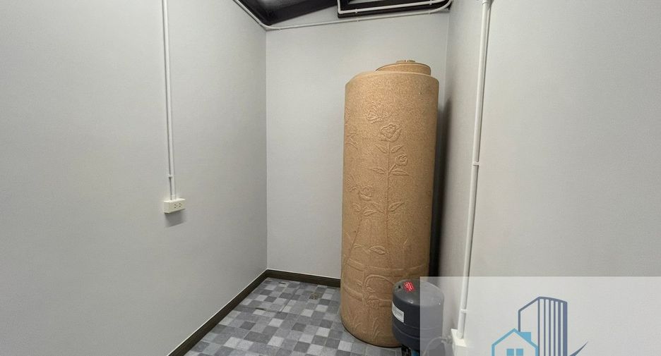 For sale 4 bedrooms retail Space in Suan Luang, Bangkok