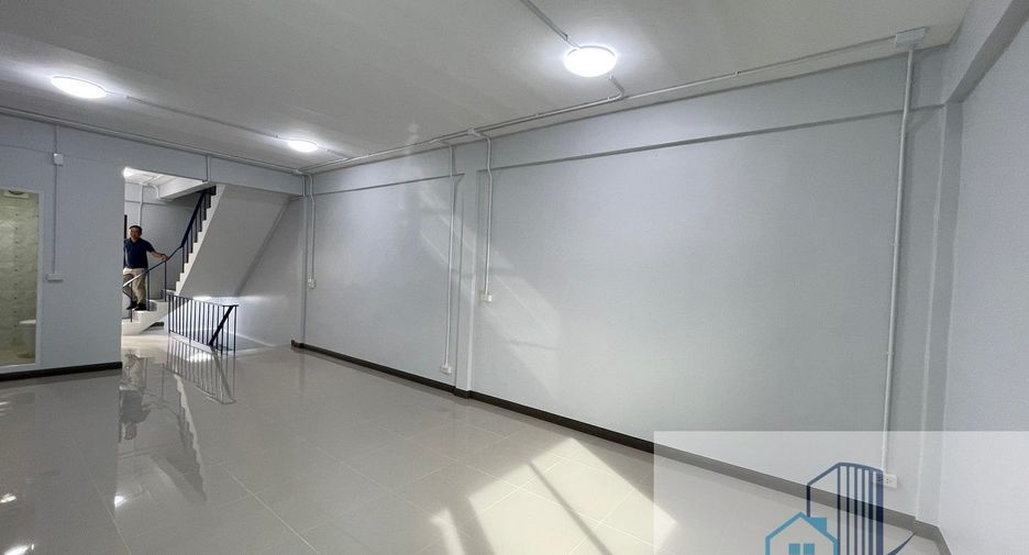 For sale 4 bedrooms retail Space in Suan Luang, Bangkok