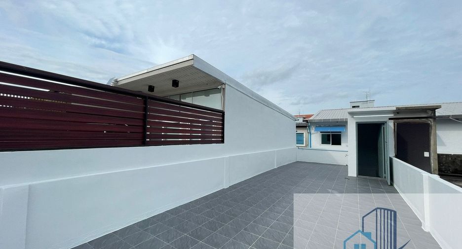 For sale 4 bedrooms retail Space in Suan Luang, Bangkok