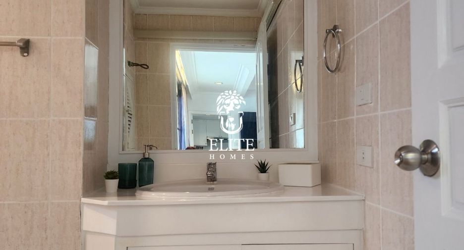 For rent 3 bedrooms condo in Watthana, Bangkok