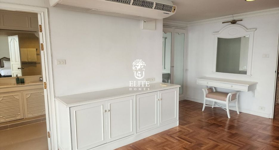 For rent 3 bedrooms condo in Watthana, Bangkok
