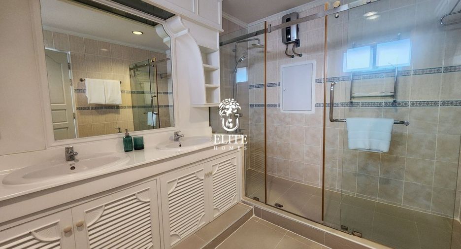 For rent 3 bedrooms condo in Watthana, Bangkok
