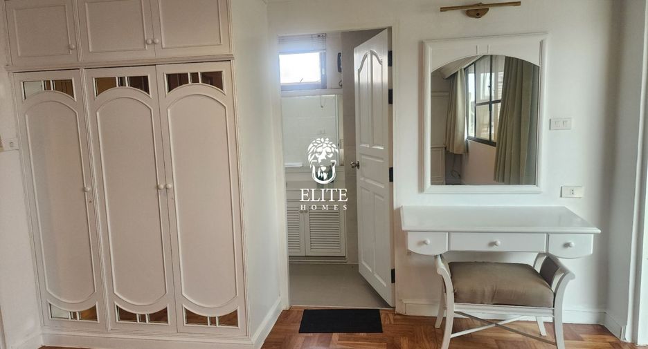 For rent 3 bedrooms condo in Watthana, Bangkok