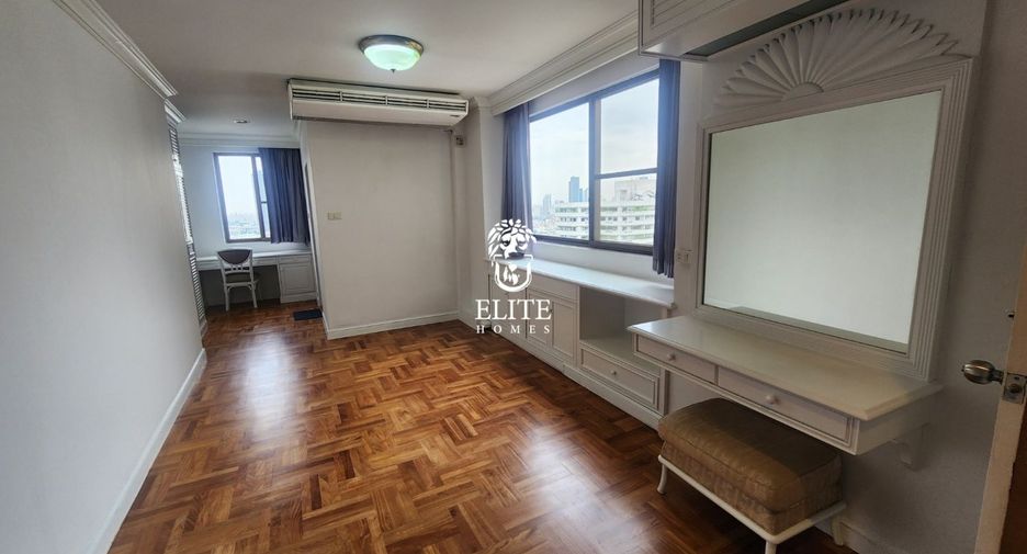 For rent 3 bedrooms condo in Watthana, Bangkok