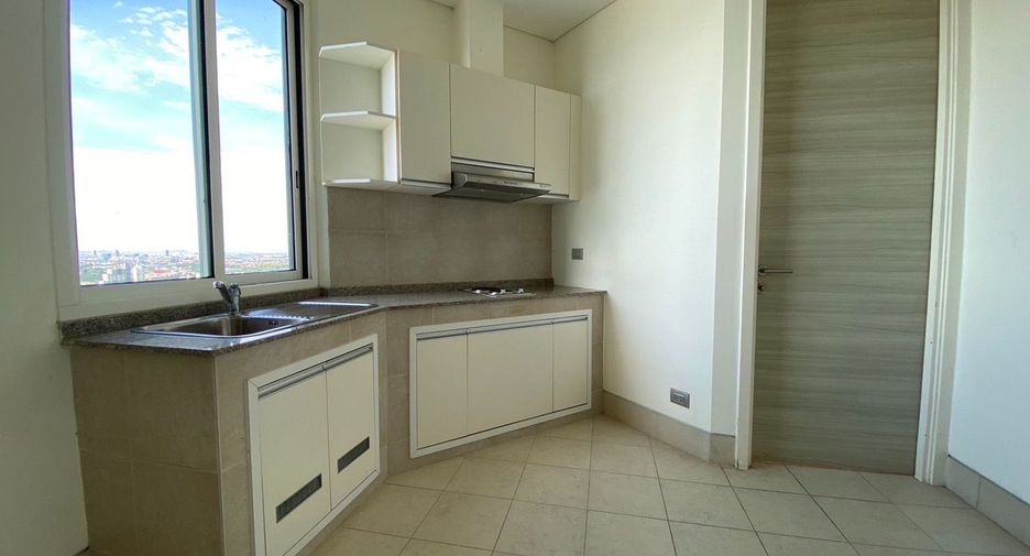 For rent 3 bedrooms condo in Bang Lamung, Chonburi