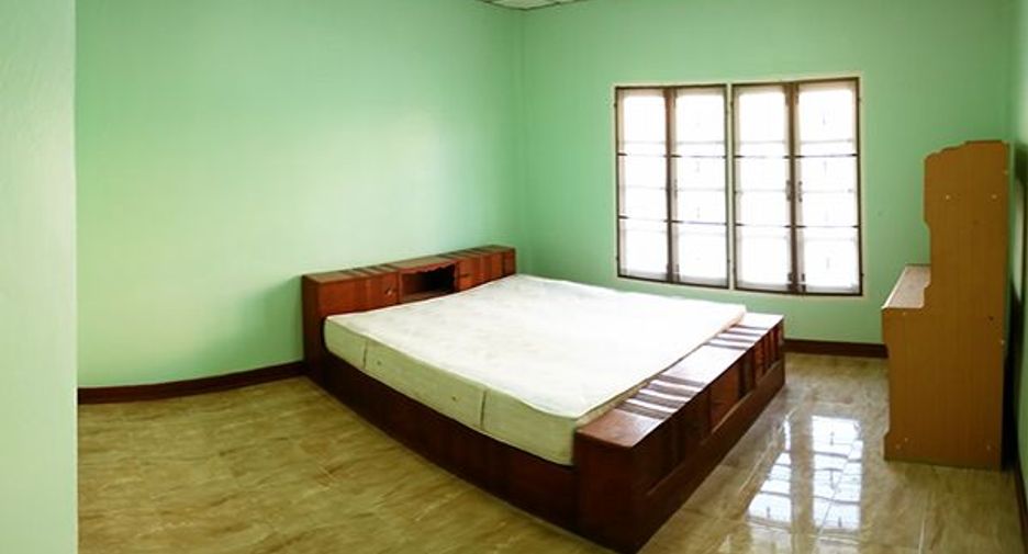 For rent 3 bedrooms townhouse in Bang Bua Thong, Nonthaburi