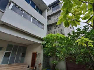 For sale 9 bed office in Phaya Thai, Bangkok