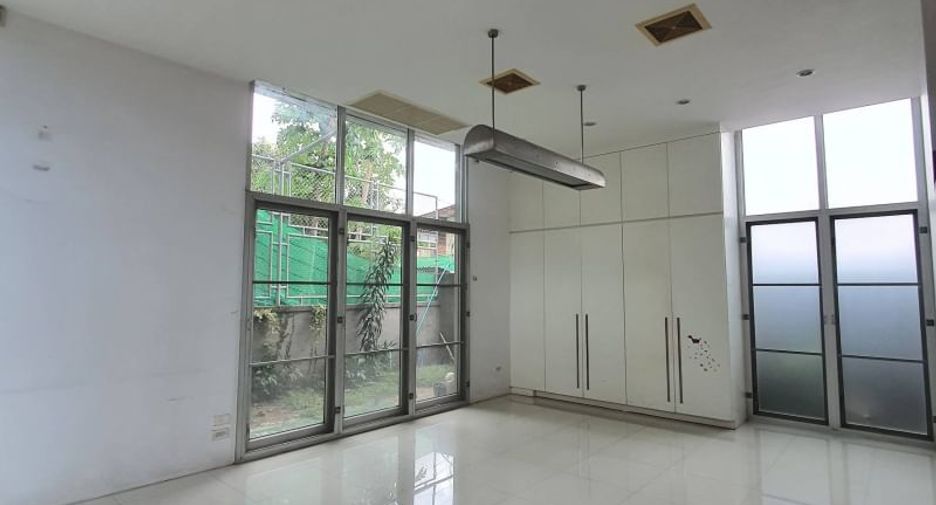 Oficina en venta de 9 habitaciones en Phaya Thai, Bangkok