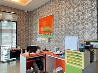 For sale 3 bed retail Space in Mueang Songkhla, Songkhla