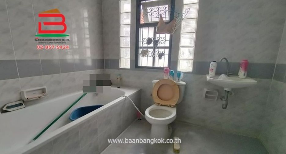 For sale 3 bedrooms townhouse in Khlong Sam Wa, Bangkok
