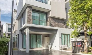 Casa en venta de 4 habitaciones en Lat Phrao, Bangkok