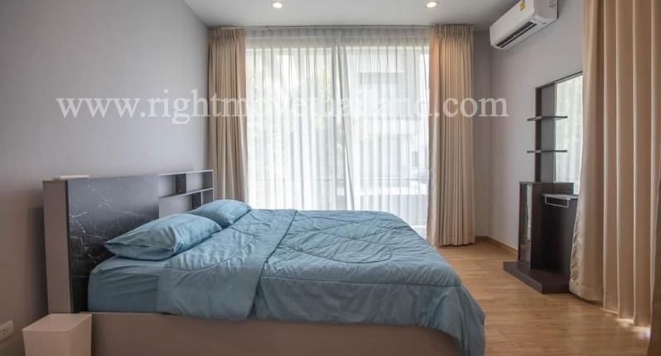 For sale 4 bedrooms house in Lat Phrao, Bangkok