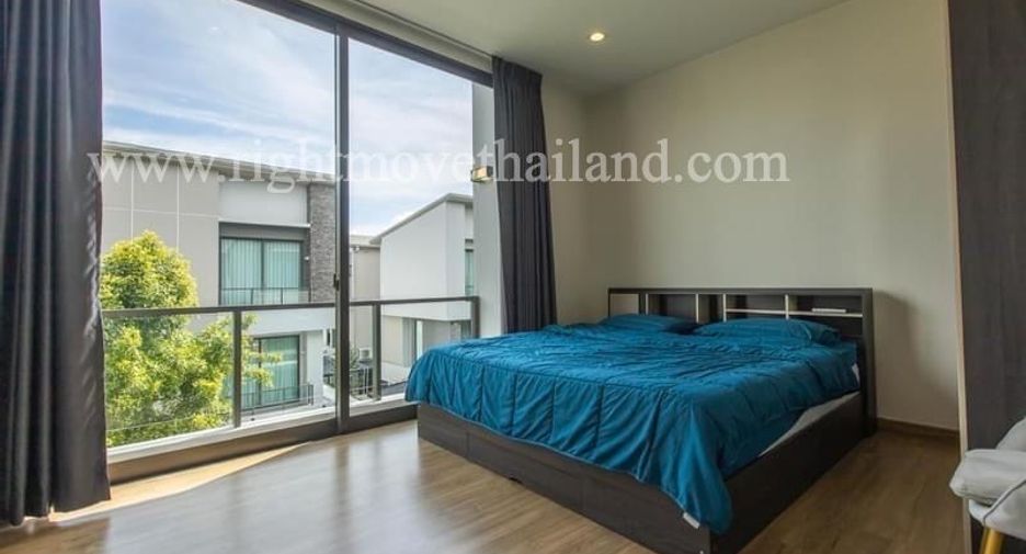 For sale 4 bedrooms house in Lat Phrao, Bangkok