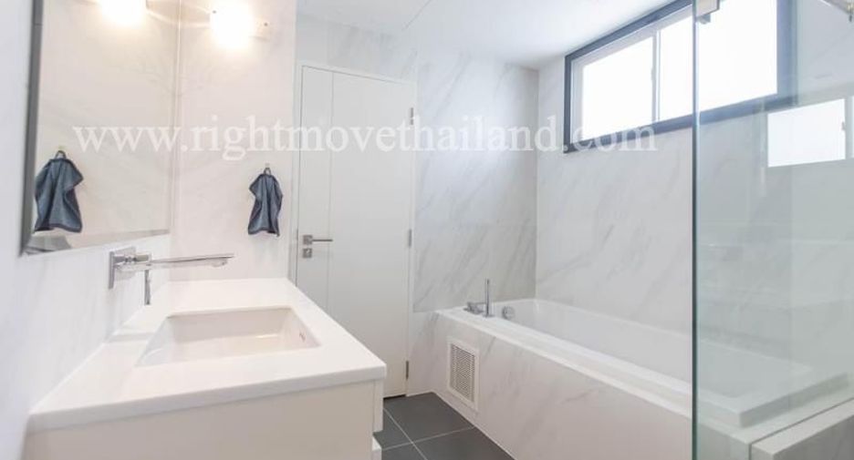For sale 4 bedrooms house in Lat Phrao, Bangkok