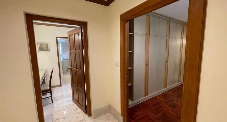 À louer 2 chambres condo à Watthana, Bangkok