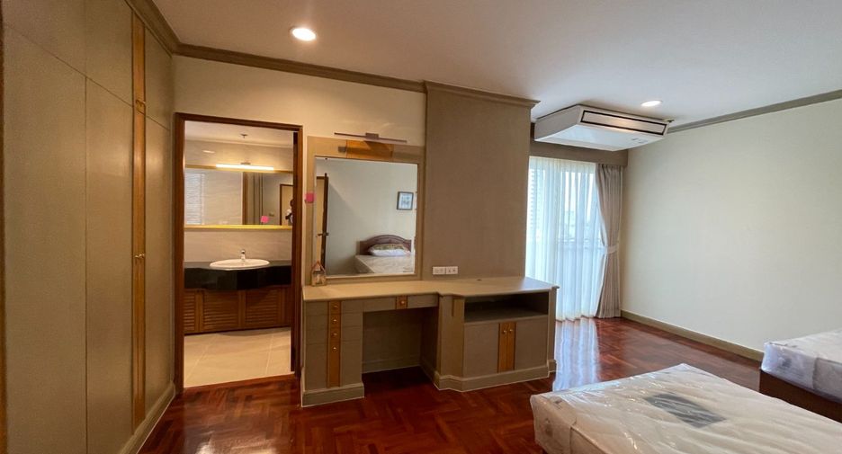 À louer 2 chambres condo à Watthana, Bangkok