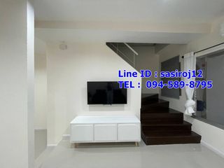 For rent 3 bedrooms townhouse in Bang Na, Bangkok