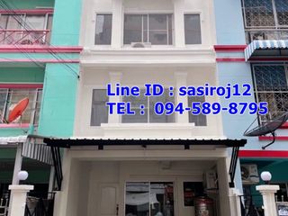 For rent 3 bedrooms townhouse in Bang Na, Bangkok