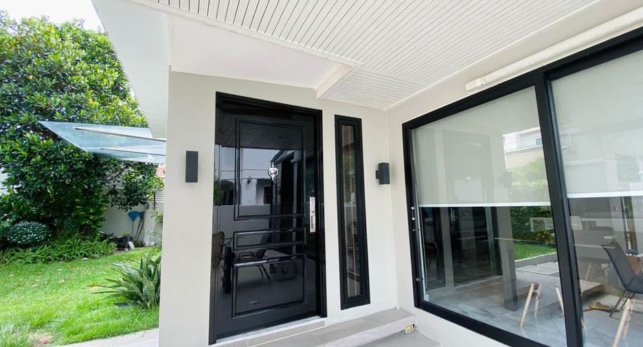 For rent 3 bedrooms house in Bang Na, Bangkok