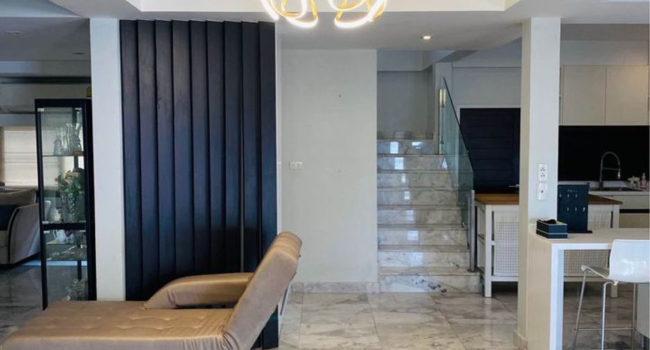 For rent 3 bedrooms house in Bang Na, Bangkok