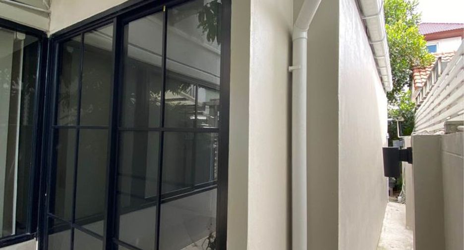For rent 3 bedrooms house in Bang Na, Bangkok