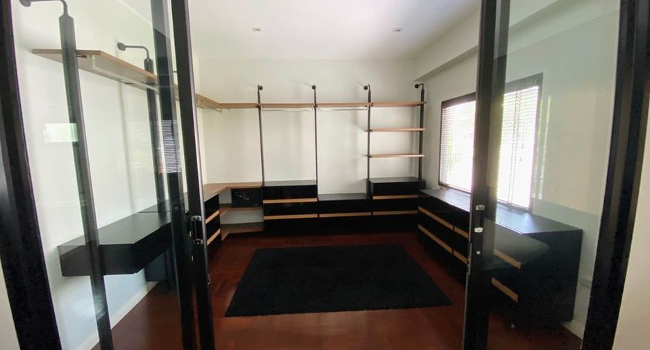 For rent 3 bedrooms house in Bang Na, Bangkok