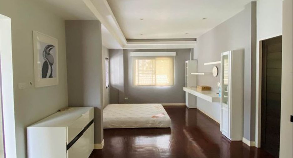 For rent 3 bedrooms house in Bang Na, Bangkok