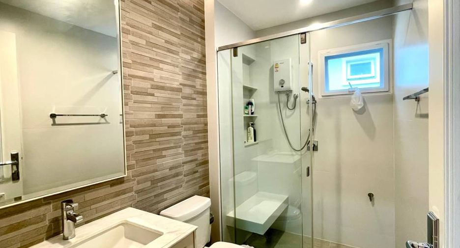 For sale 4 bedrooms house in Mueang Chiang Mai, Chiang Mai