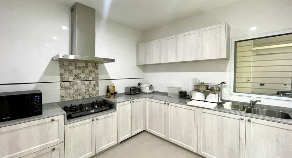 For sale 4 bedrooms house in Mueang Chiang Mai, Chiang Mai